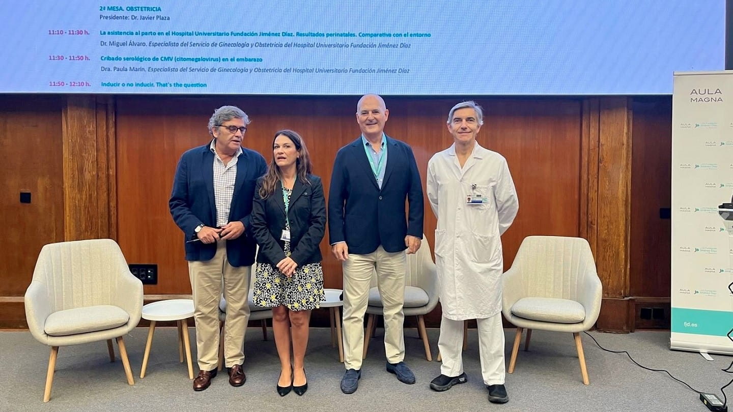 De izda. a dcha, los doctores M. Albi, Marta Cremades (dtora. médica), Óscar Gómez (dtor. de Continuidad Asistencial) y Javier Plaza (jefe del Servicio de Ginecología y Obstetricia), inaugurando