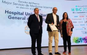 2022 12 02 El Dr. Antonio Núñez recogió el Premio BiC al Mejor Hospital en Medicina Interna