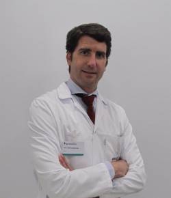 El doctor Daniel Cansino, jefe de servicio de Traumatologia y Cirugia Ortopedica