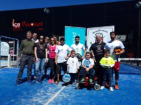 Torneo Padel Quirozorazones_Finalistas junto a organizadores y representantes Duchenne Parent Proyect