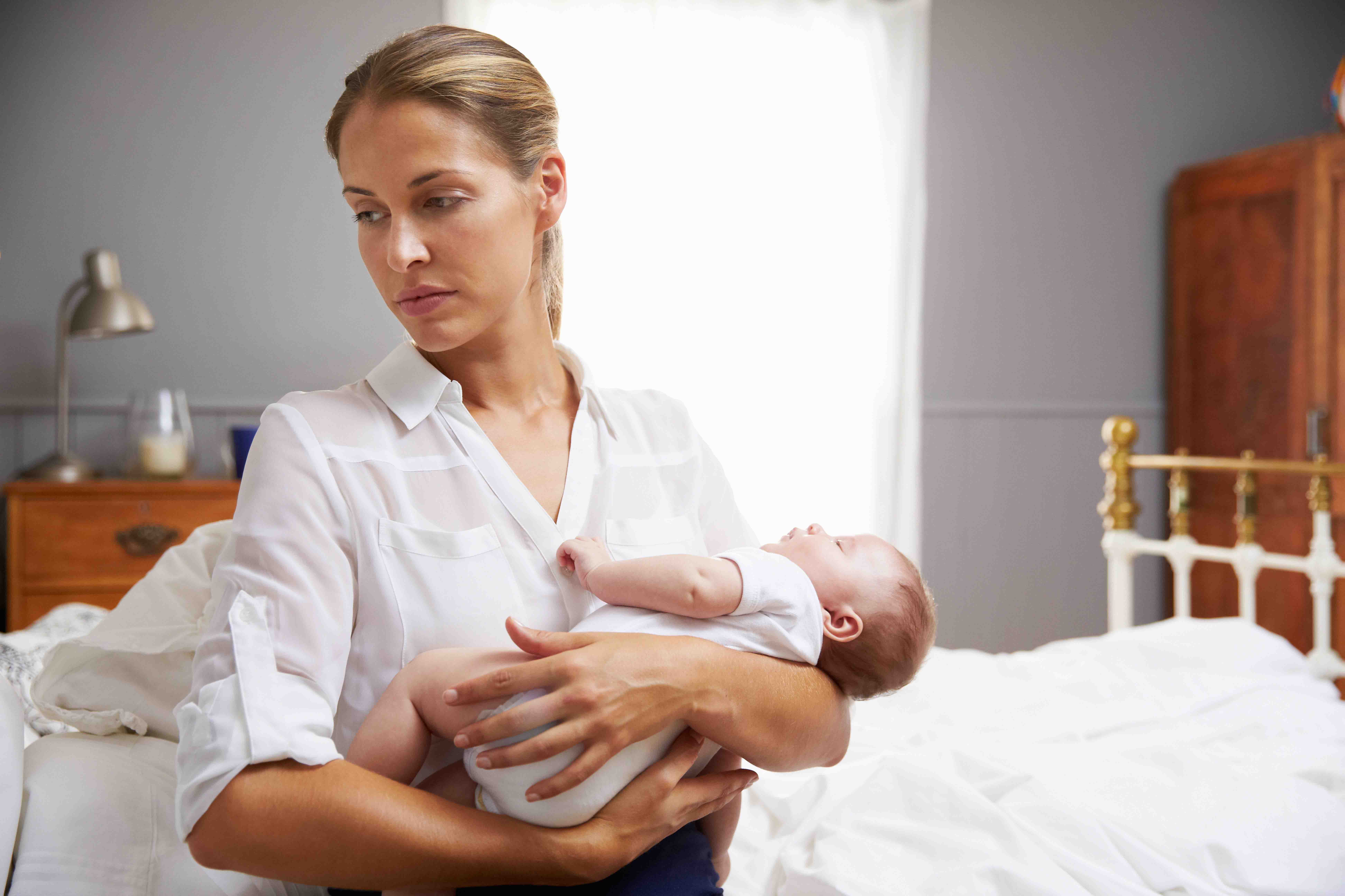 Más que tristeza de maternidad: Cómo lidiar con la depresión posparto